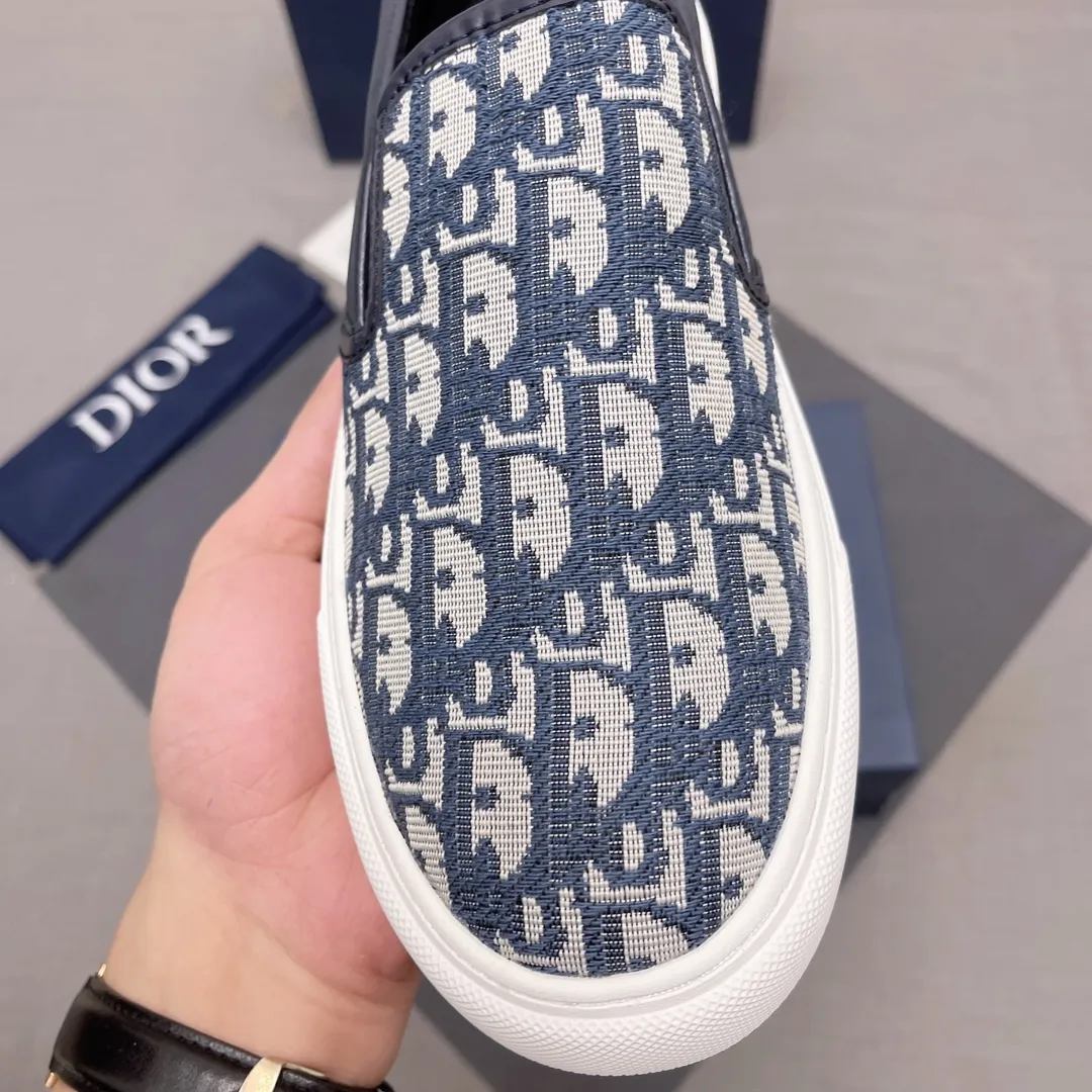 P380, Dior series casual shoes 👟🔥[Dior] Dior's new casual men's shoes are launched in Hong Kong counters. Official website 1:1 production. Original Italian materials. Designed by European and American masters. Perfect shape to create counter quality, solid color rubber wear-resistant outsole and classic dazzling head! Super versatile and very comfortable. High-end without losing taste, fashionable and novel! ! Absolute focus! Code number: 38-44, four colors available (45 can be customized, cannot be returned or exchanged) No. 005